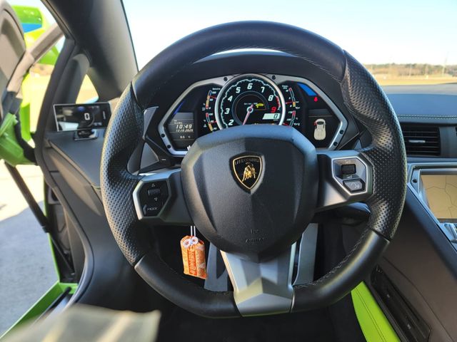 LAMBORGHINI Aventador Roadster