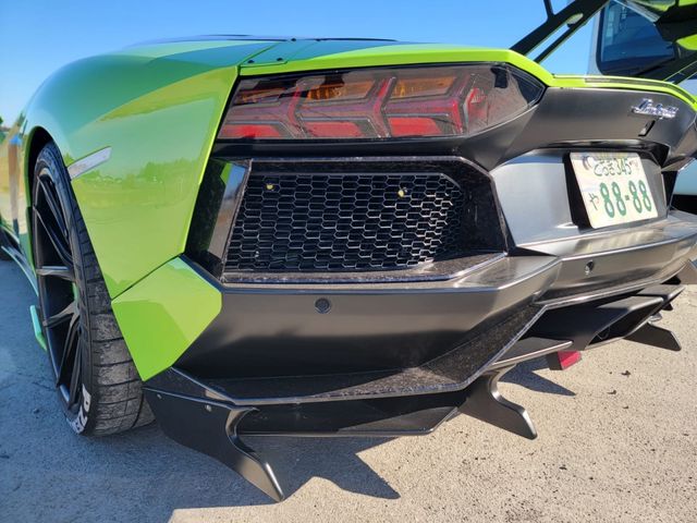 LAMBORGHINI Aventador Roadster