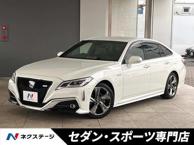 CROWN sedan hybrid