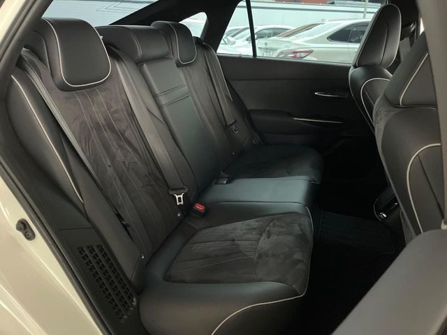 CROWN sedan hybrid