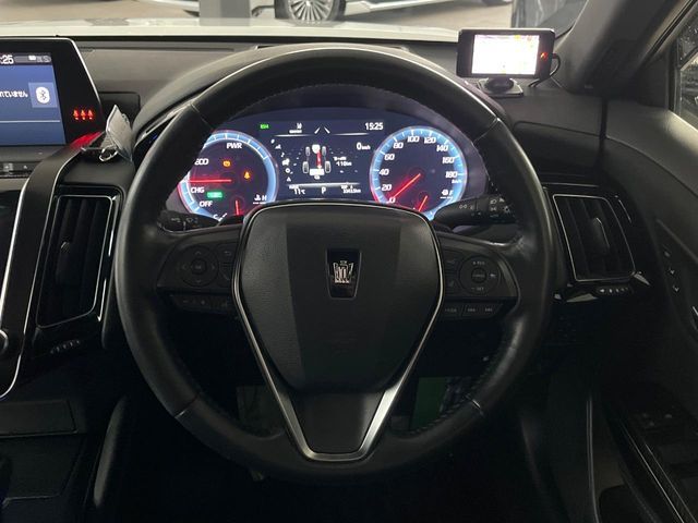 CROWN sedan hybrid