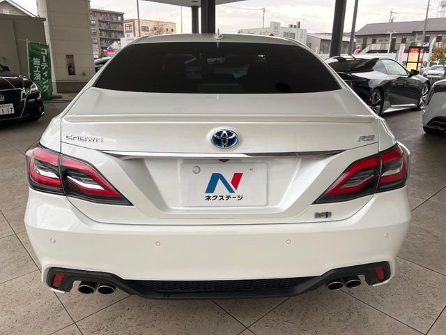 CROWN sedan hybrid
