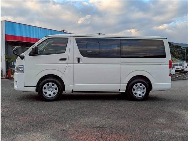 BONGO BRAWNY VAN