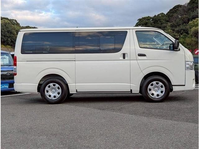BONGO BRAWNY VAN