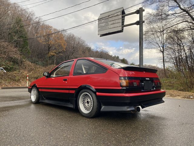 SPRINTER TRUENO hatchback