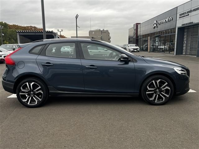 VOLVO V40 CROSS COUNTRY
