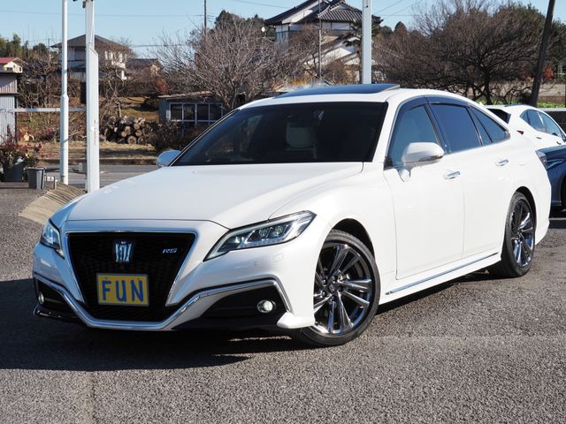 CROWN sedan hybrid