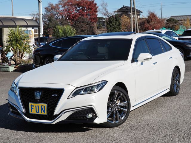 CROWN sedan hybrid