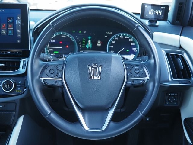 CROWN sedan hybrid