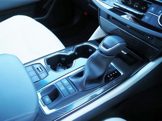 CROWN sedan hybrid