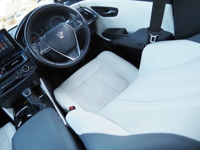 CROWN sedan hybrid