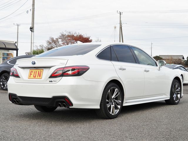 CROWN sedan hybrid 4WD
