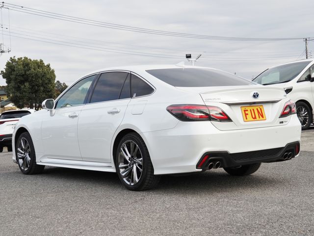 CROWN sedan hybrid 4WD