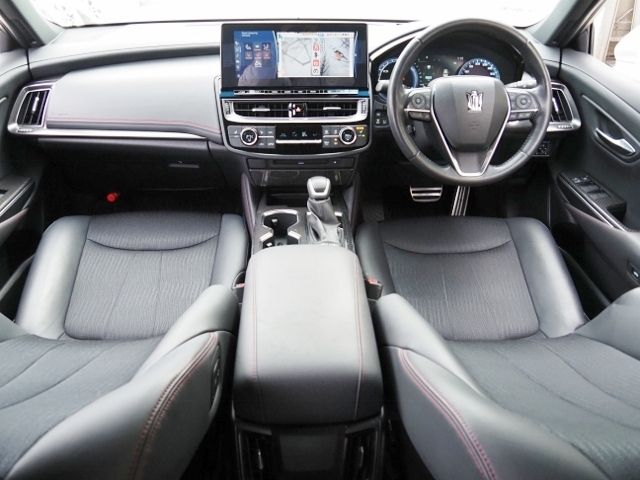 CROWN sedan hybrid 4WD