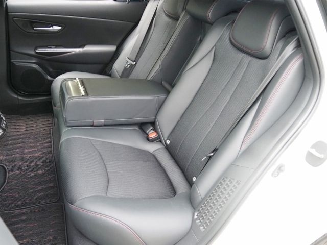 CROWN sedan hybrid 4WD