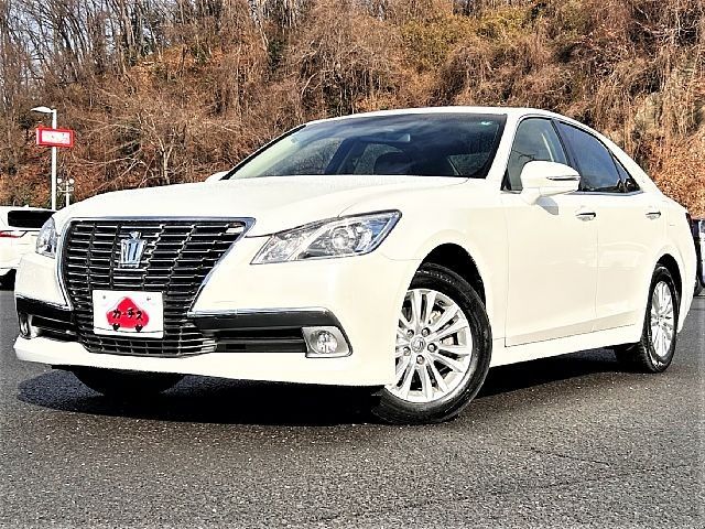 CROWN sedan