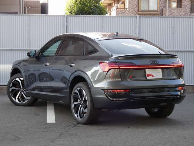 AUDI Q8 e-tron
