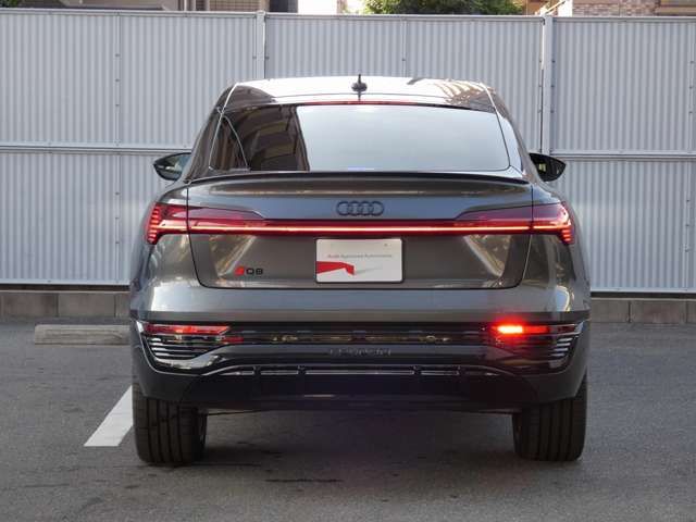 AUDI Q8 e-tron