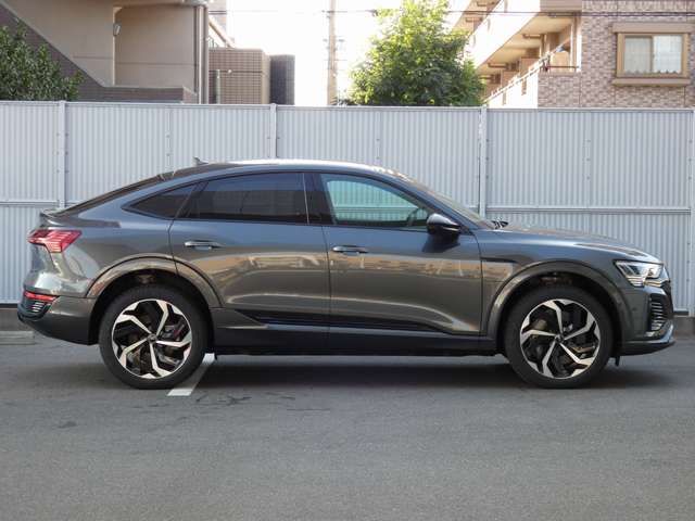 AUDI Q8 e-tron