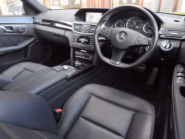 MERCEDES BENZ E-Class sedan