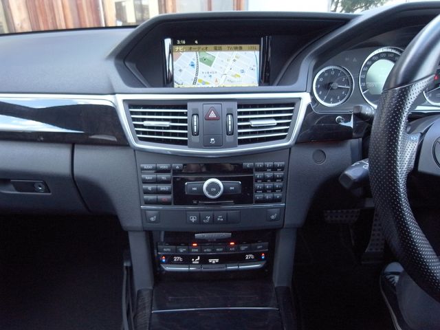 MERCEDES BENZ E-Class sedan