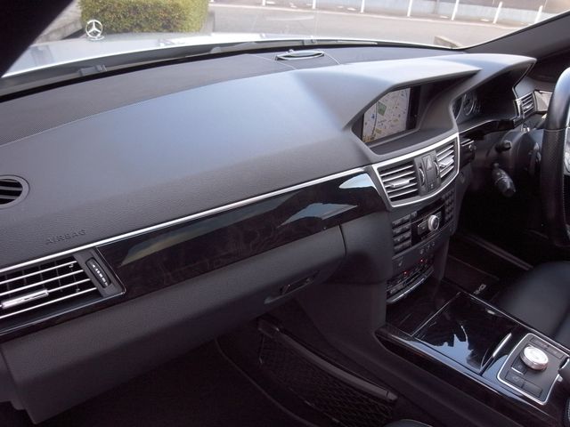MERCEDES BENZ E-Class sedan