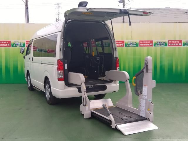 REGIUSACE 2WD van