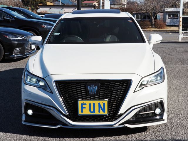 CROWN sedan hybrid