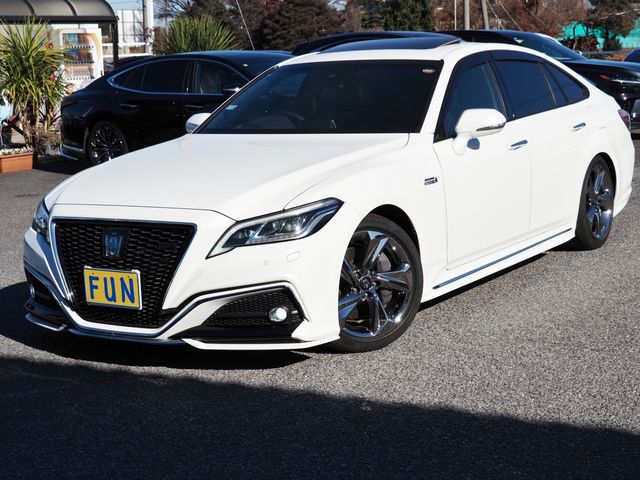CROWN sedan hybrid
