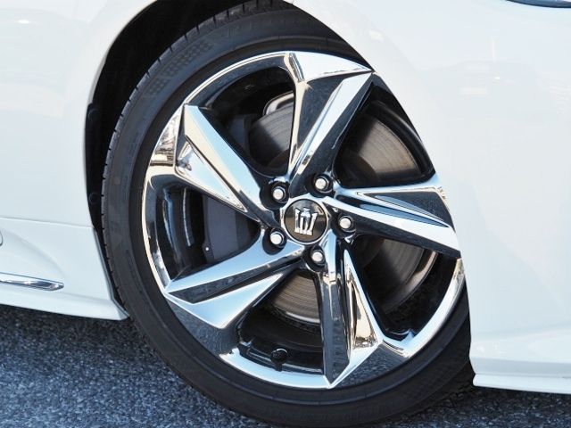 CROWN sedan hybrid