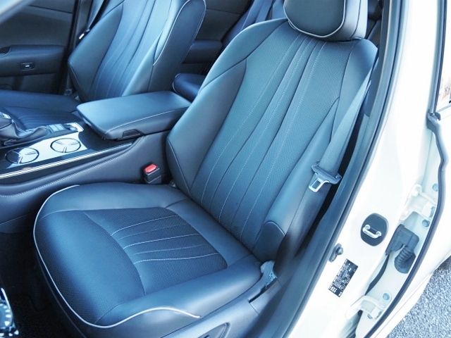 CROWN sedan hybrid