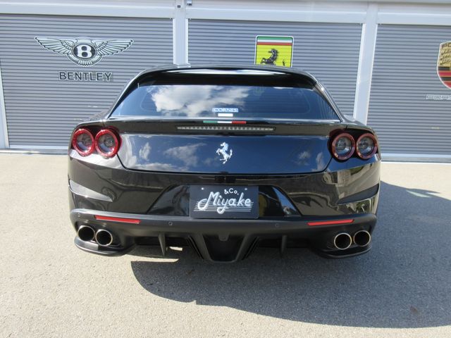 FERRARI GTC4 LUSSO T