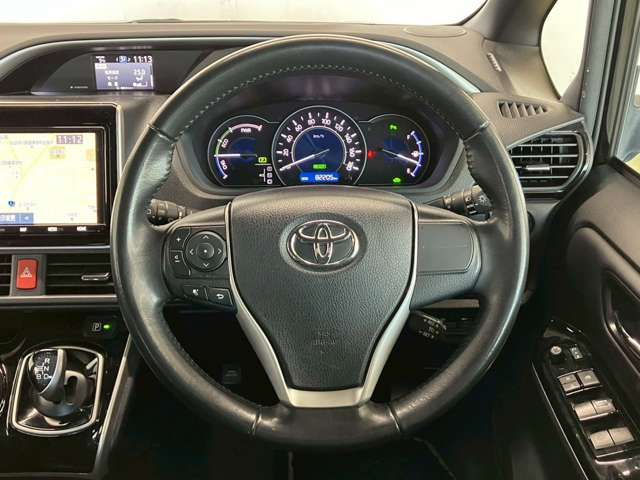 VOXY HYBRID
