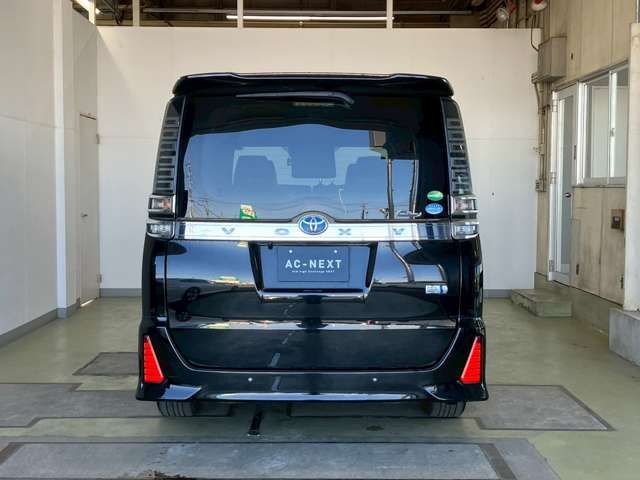VOXY HYBRID