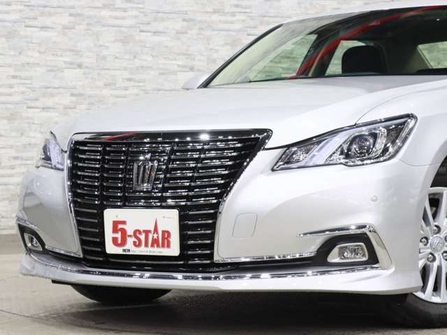 CROWN sedan