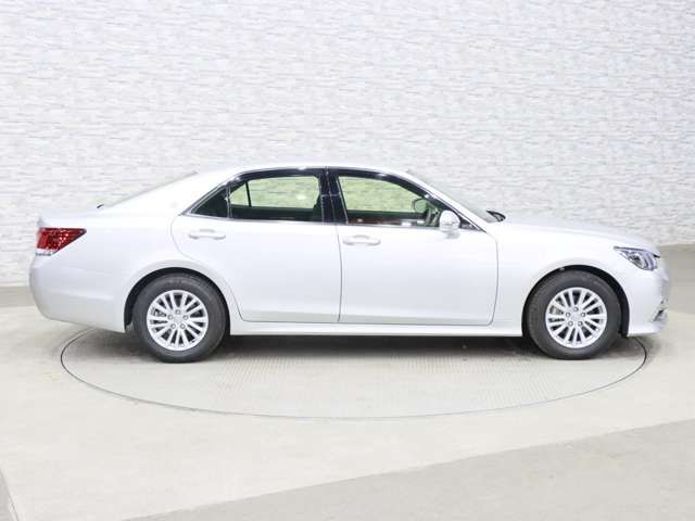 CROWN sedan
