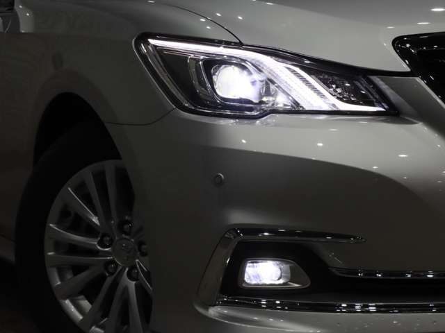 CROWN sedan