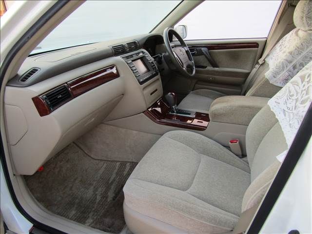 CROWN sedan