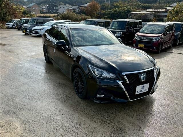 CROWN sedan hybrid