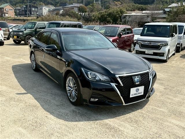 CROWN sedan hybrid