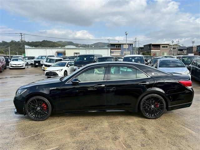 CROWN sedan hybrid