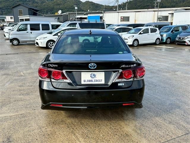 CROWN sedan hybrid