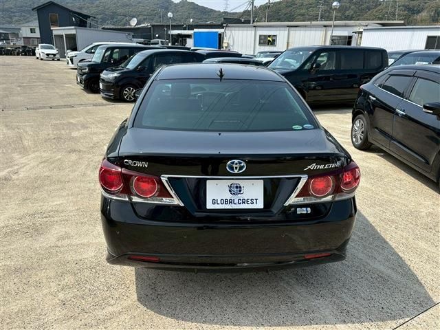 CROWN sedan hybrid