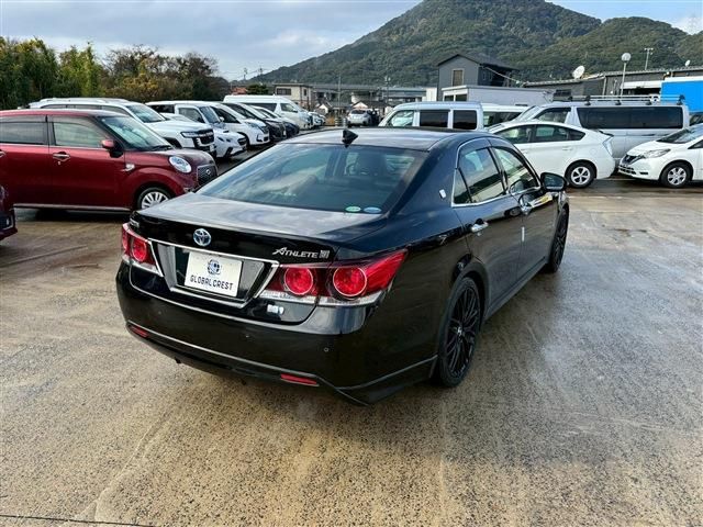 CROWN sedan hybrid