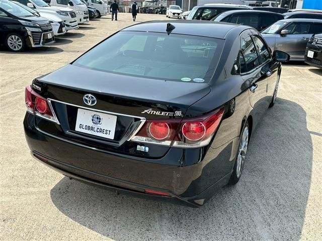CROWN sedan hybrid