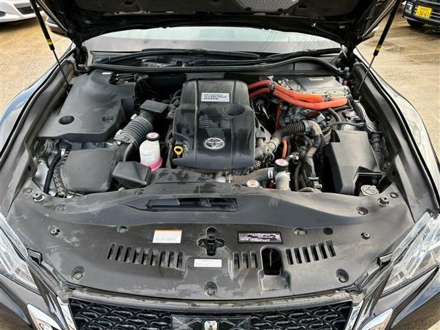 CROWN sedan hybrid