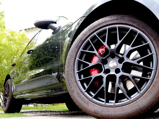 PORSCHE Macan