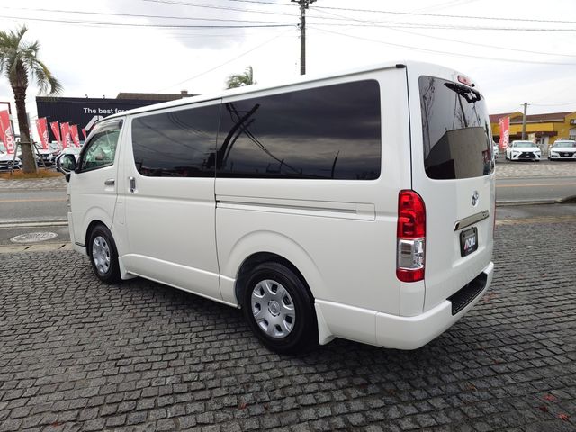 REGIUSACE 2WD van
