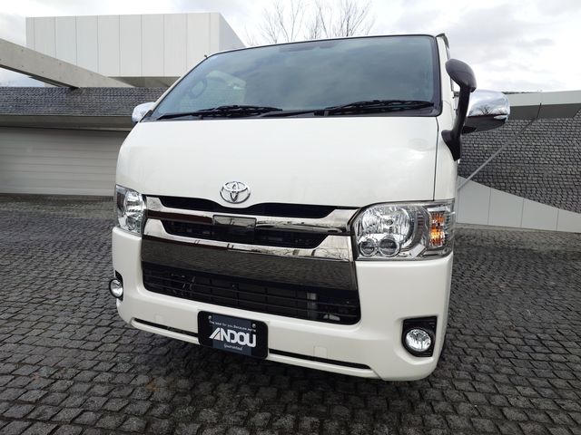 REGIUSACE 2WD van