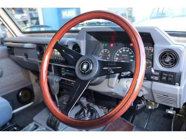 LANDCRUISER van